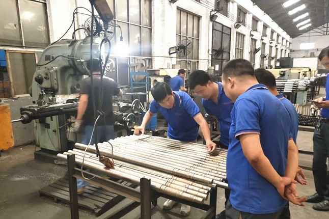 石家庄吕建文化娱乐咨询有限公司每周对各个工序进行质量监督检验的现场。